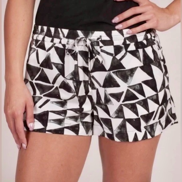 Jack By BB Dakota Franco White Print Shorts - Large | NWOT - Pull-On Drawstring - Picture 6 of 10